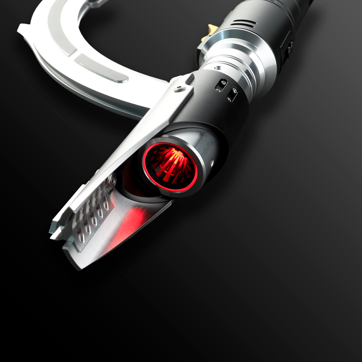 Master Kelleran BEQ custom lightsaber with glowing green illumination – Battle Sabers