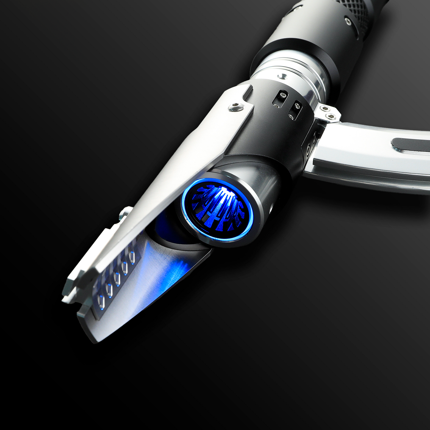 Famous Master Kelleran BEQ lightsaber with green glowing blade – Battle Sabers